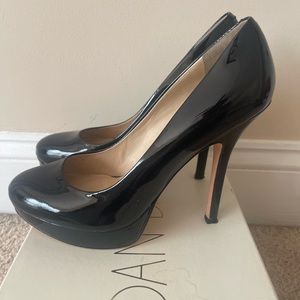 Black patent leather pump by Joan and David great condition size 7 1/2